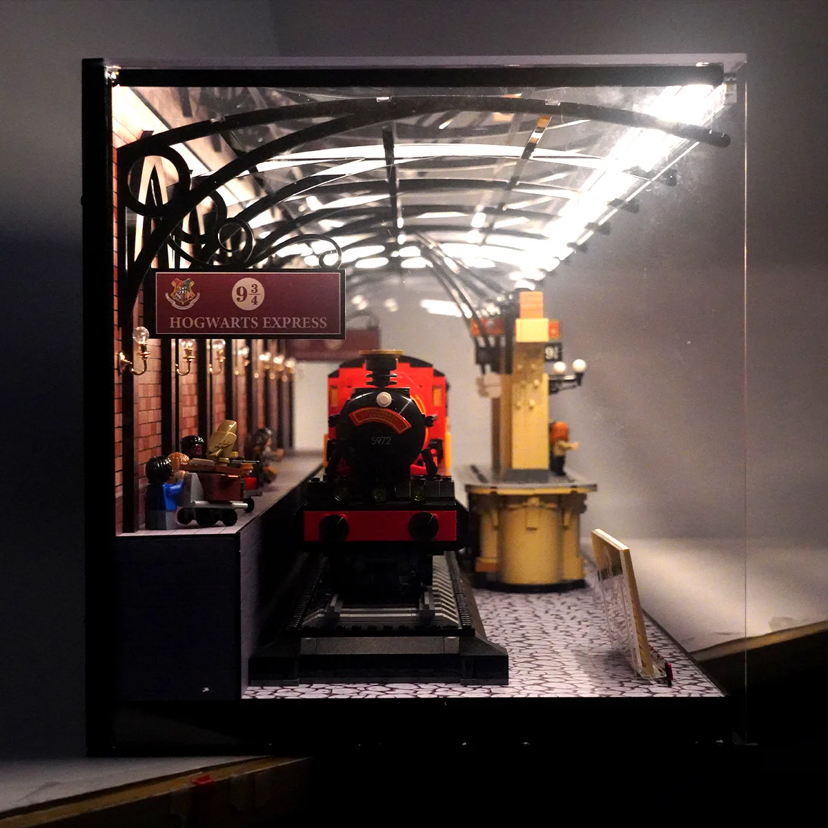Display Case for LEGO 76405 Hogwarts Express | J.WOO Design