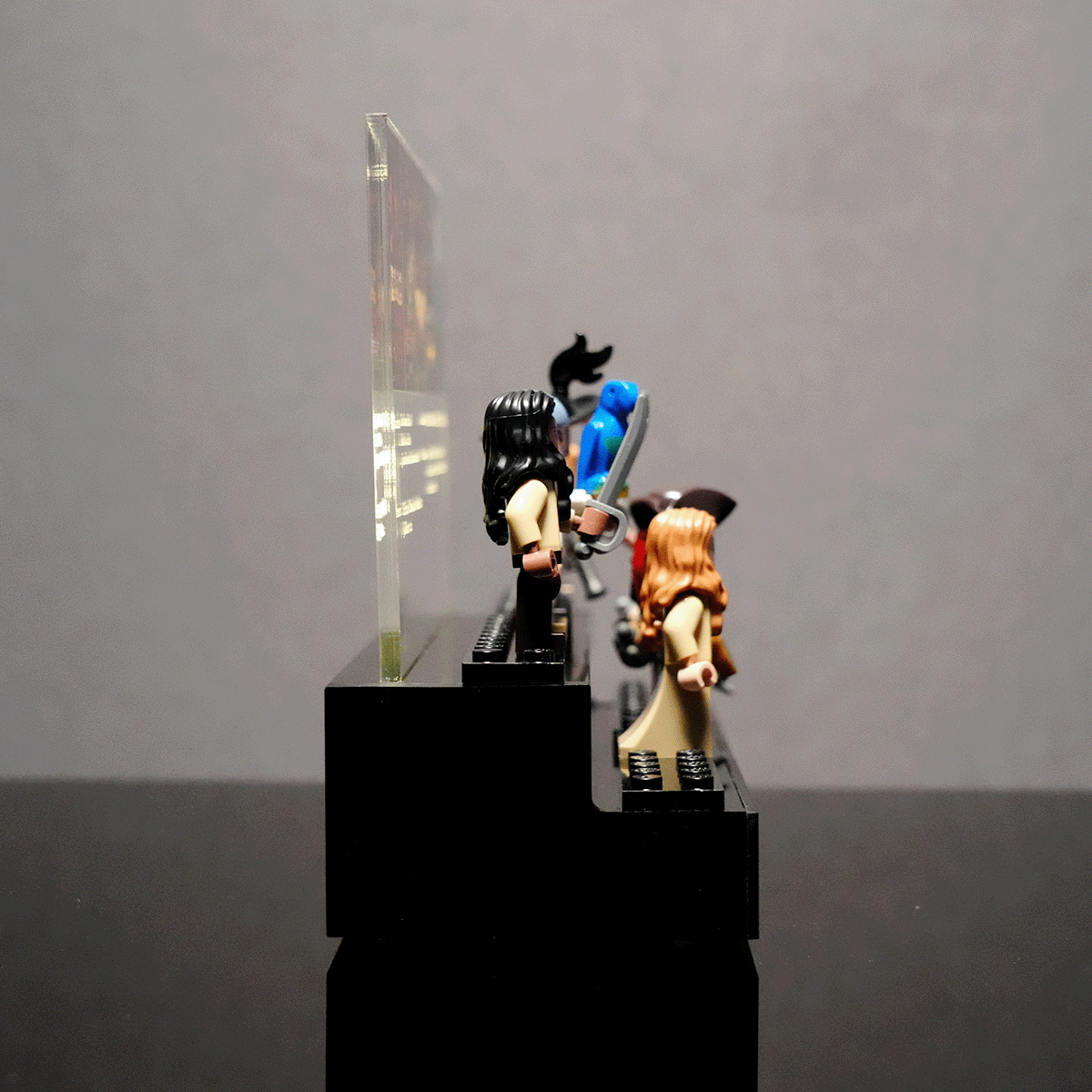 10365 minifigure stand