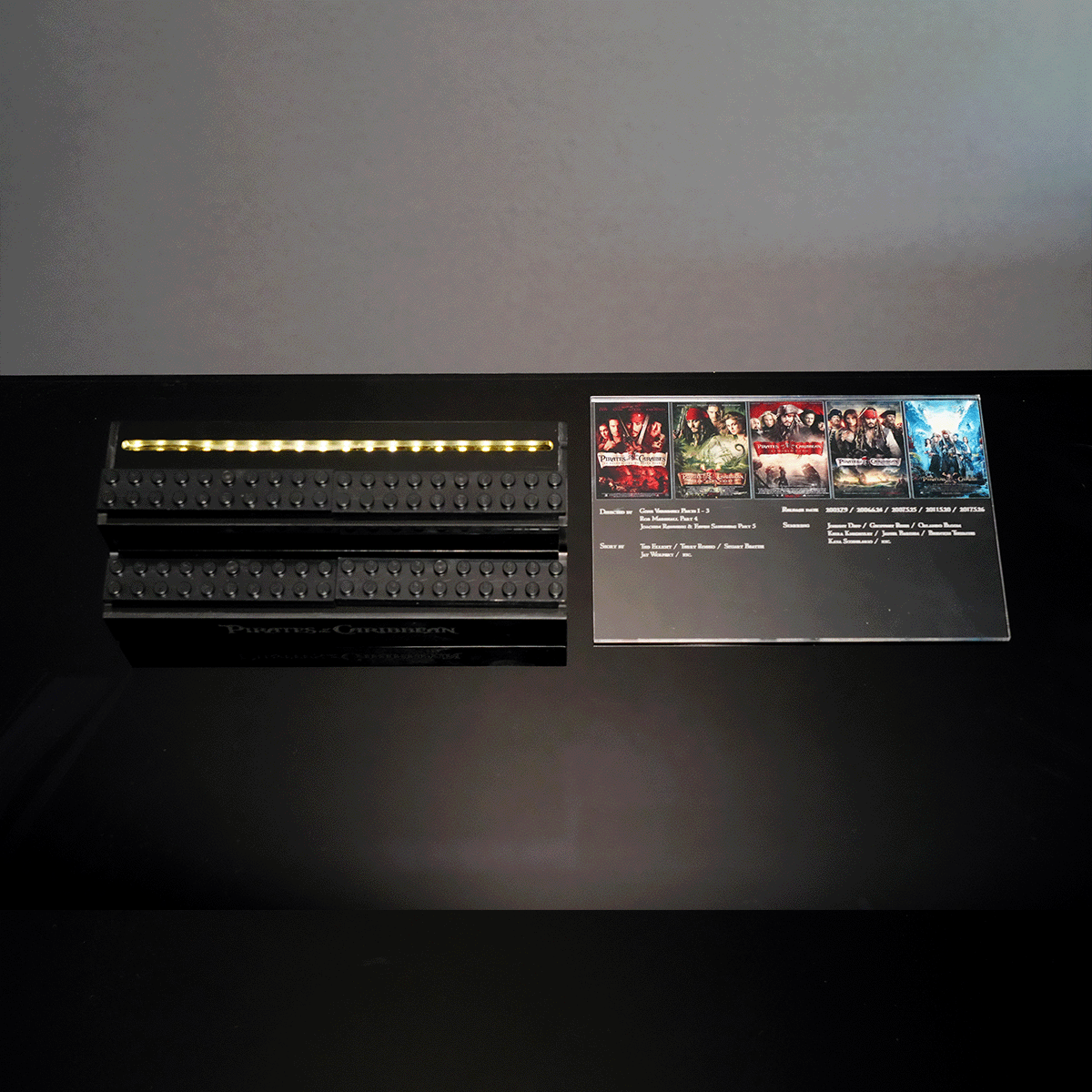 10365 minifigure stand